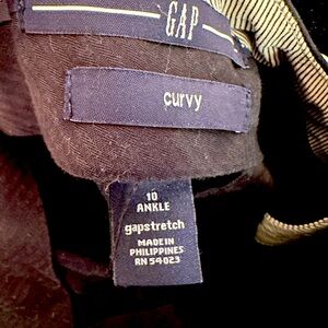 Size 10 Gap Ankle Curly Black Chino pants